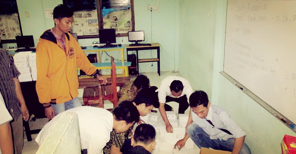 Bagi-bagi Takjil 2016 (2)